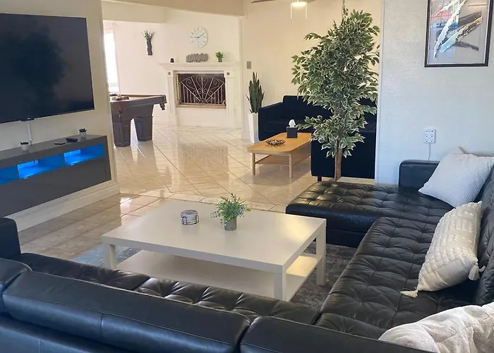 Vegas Oasis- Modern Getaway 5 Mins From Strip