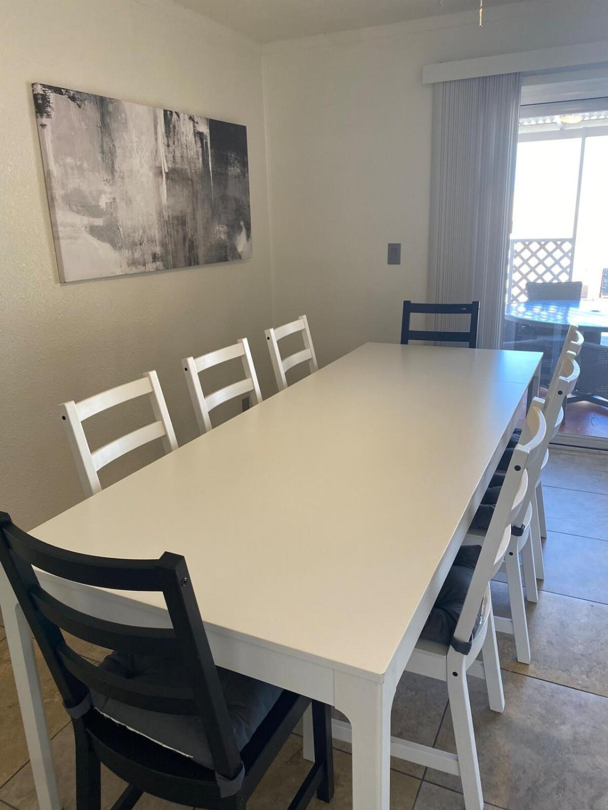 Vegas Oasis- Modern Getaway 5 Mins From Strip Holiday home