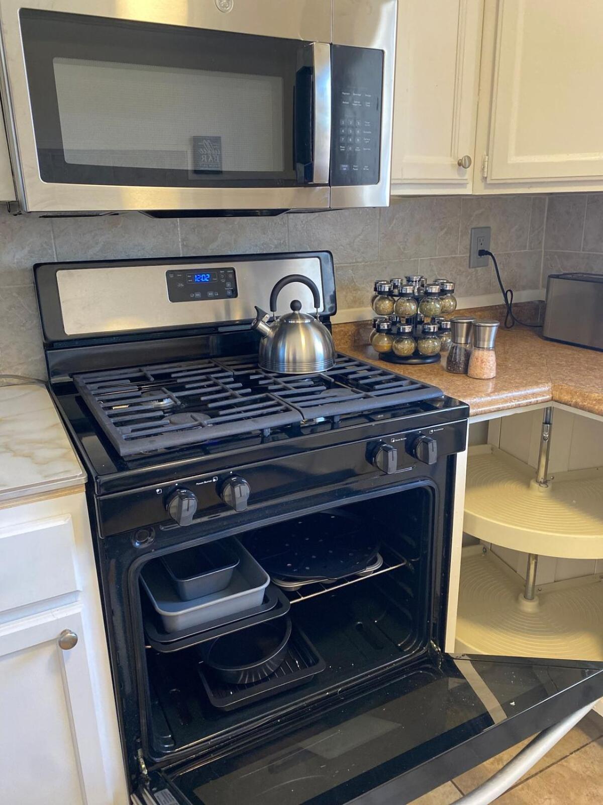 Vegas Oasis- Modern Getaway 5 Mins From Strip Holiday home *