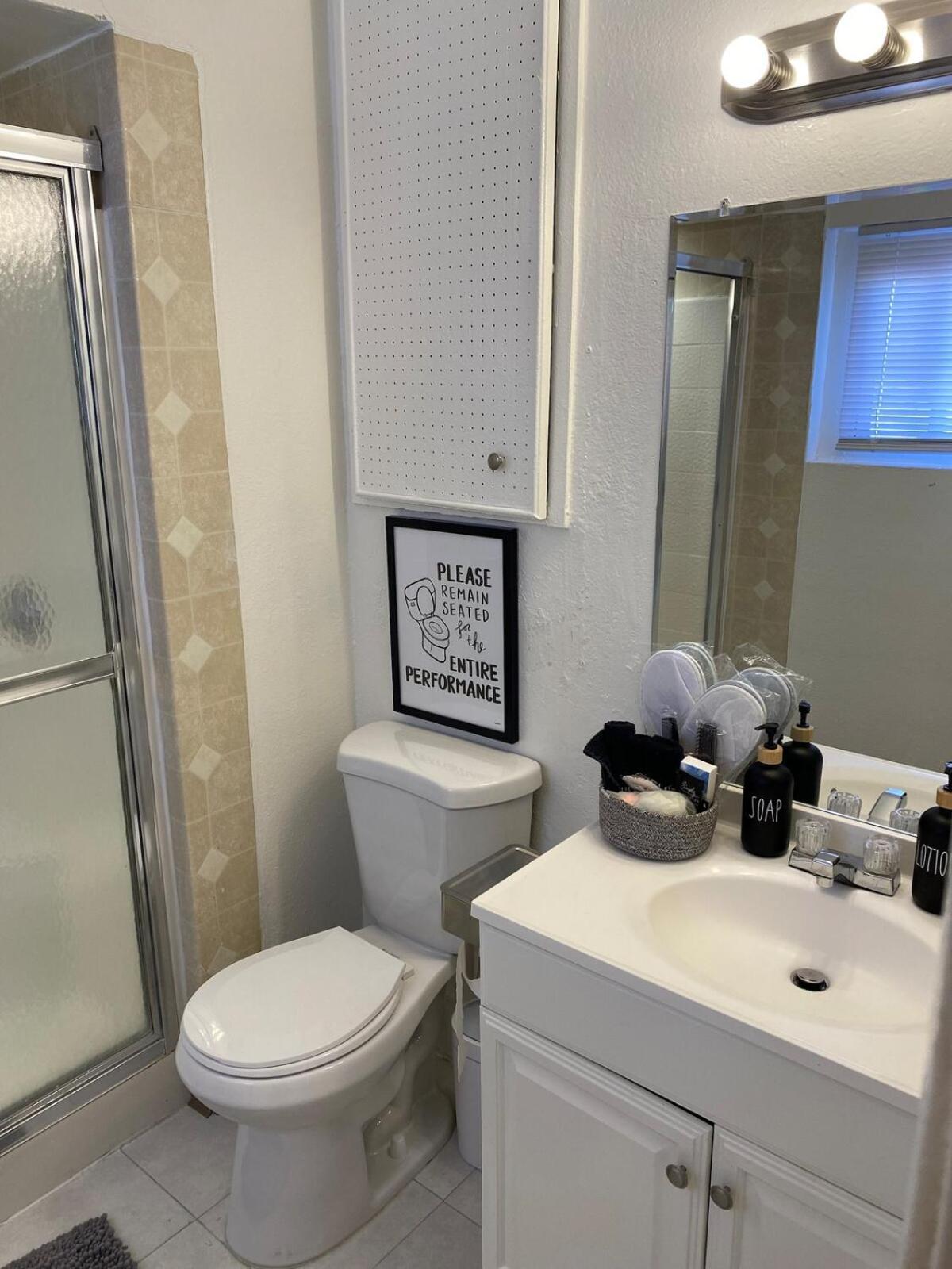 Vegas Oasis- Modern Getaway 5 Mins From Strip Holiday home Las Vegas